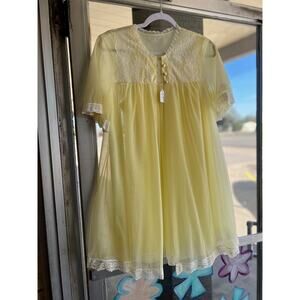 Vintage 1960's yellow Vanity Fair tricot peignoir set size small